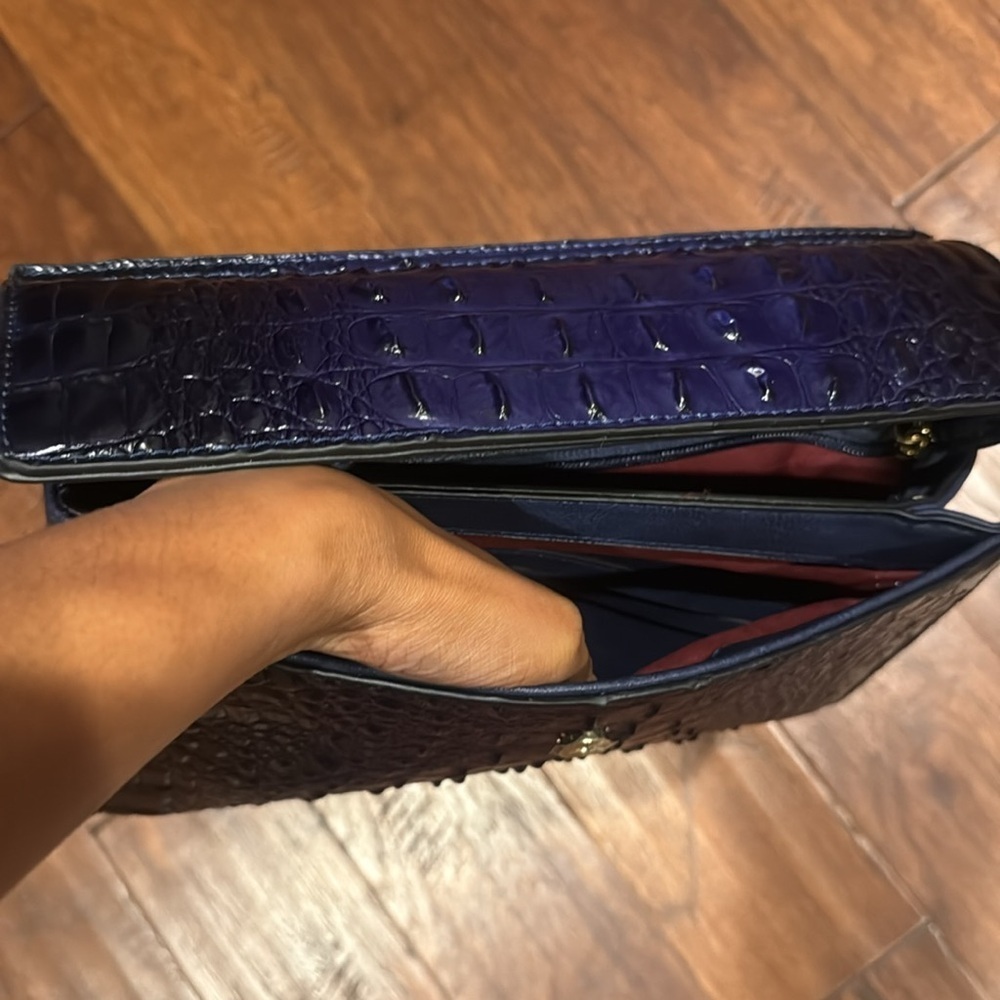 Elegant Blue Crocodile-Embossed Women's Bag Lined with Red - Picture 10 of 12